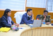 आयुक्त ने आपदा कार्यों की समीक्षा की, प्रशासन द्वारा त्वरित राहत एवं पुनर्निर्माण कार्यों पर जताया संतोष