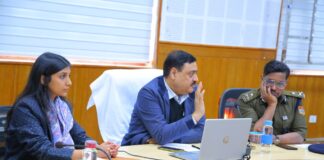 आयुक्त ने आपदा कार्यों की समीक्षा की, प्रशासन द्वारा त्वरित राहत एवं पुनर्निर्माण कार्यों पर जताया संतोष