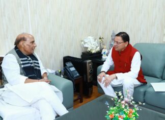 मुख्यमंत्री धामी ने नई दिल्ली में केंद्रीय रक्षा मंत्री राजनाथ सिंह से शिष्टाचार भेंट की।