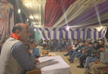 चौहान ने युवाओं से संवाद कर सुनी जन समस्याएं, कई मामलों का मौके पर समाधान