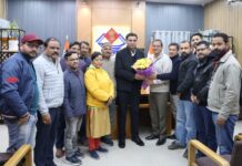 उत्तरांचल प्रेस क्लब के अध्यक्ष्य अजय राणा ने प्रेस क्लब की नवनियुक्त कार्यकारिणी संग जिलाधिकारी देहरादून सविन बंसल से शिष्टाचार भेंट की।