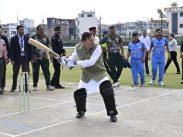 सीएम धामी के शॉट से गूंजा मैदान, उत्तरांचल प्रेस क्लब क्रिकेट टूर्नामेंट का भव्य आगाज़