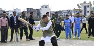 सीएम धामी के शॉट से गूंजा मैदान, उत्तरांचल प्रेस क्लब क्रिकेट टूर्नामेंट का भव्य आगाज़