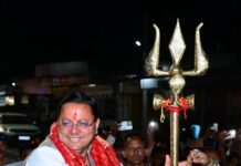 बुलडोजर से भी हुआ भव्य स्वागत, सड़कों पर उमड़ा जनसैलाब! काशीपुर से सड़क मार्ग से खटीमा पहुंचे सीएम धामी