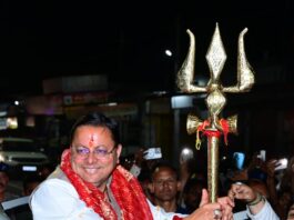 बुलडोजर से भी हुआ भव्य स्वागत, सड़कों पर उमड़ा जनसैलाब! काशीपुर से सड़क मार्ग से खटीमा पहुंचे सीएम धामी