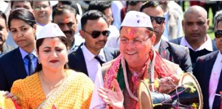 लोक गीतों की धुनों के बीच सीएम आवास में निखरे होली के रंग