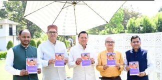 मुख्यमंत्री ने किया ‘‘उत्तराखंड की मिट्टी से-नायक से जन नायक पुष्कर सिंह धामी’’ पंचांग टेबल कैलेंडर का विमोचन