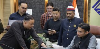 फीस जमा न होने पर स्कूल ने किया परीक्षा से बाधित; डीएम सविन बंसल ने प्रोजेक्ट नंदा-सुंनदा से दी विदुषी की फीस