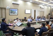 राज्य सरकार के चार वर्ष पूर्ण होने के उपलक्ष्य में डीएम सविन बंसल ने जनपद में आयोजित होने वाले मुख्य कार्यक्रम की तैयारियों एवं व्यवस्थाओं की समीक्षा बैठक