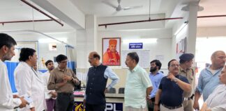 अस्पताल की बदहाल सफाई व्यवस्था देख स्वास्थ्य मंत्री का चढ़ा पारा