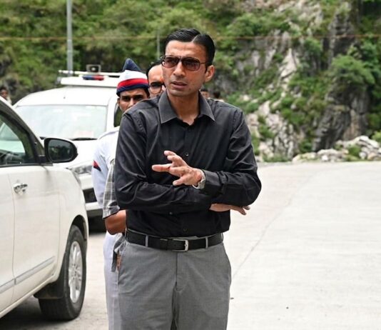 एटीएस कॉलोनी में आतंक का पर्याय बने बिल्डर पर जिला मजिस्ट्रेट का बड़ा एक्शन स्वतः संज्ञान लेकर गुंडा एक्ट में बुक कर किया जिला बदर