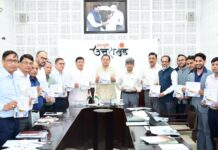 मुख्यमंत्री पुष्कर धामी ने ‘सौर जागरूकता स्मारिका पुस्तिका’ का किया विमोचन