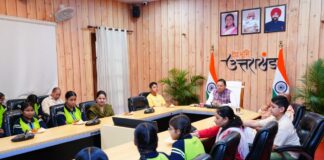मुख्यमंत्री ने बालिकाओं के साथ प्रधानमंत्री के मन की बात के 134 वें संस्करण को सुना