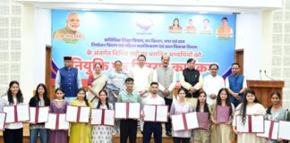 मुख्यमंत्री पुष्कर धामी ने चयनित कुल 276 अभ्यर्थियों को नियुक्ति पत्र प्रदान किए।
