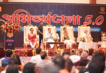 कवि केवल शब्दों के निर्माता नहीं होते बल्कि वे समाज के चिंतक, मार्गदर्शक और प्रेरक। सीएम धामी