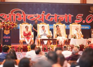 कवि केवल शब्दों के निर्माता नहीं होते बल्कि वे समाज के चिंतक, मार्गदर्शक और प्रेरक। सीएम धामी