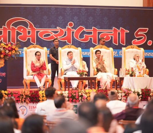 कवि केवल शब्दों के निर्माता नहीं होते बल्कि वे समाज के चिंतक, मार्गदर्शक और प्रेरक। सीएम धामी