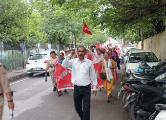 बड़ी खबर सीटू से संबद्ध उत्तराखंड आशा स्वास्थ्य कार्यकत्री यूनियन ने देश व्यापी काला दिवस पर जिला मुख्यालय पर प्रदर्शन कर ज्ञापन भेजा