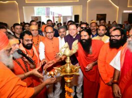 हरिद्वार में संत समागम में ‘एक राष्ट्र-एक चुनाव’ पर संवाद में केंद्रीय मंत्री शिवराज सिंह चौहान और मुख्यमंत्री पुष्कर धामी ने की सहभागिता