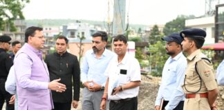 मुख्यमंत्री ने नंदा की चौकी पुल के एप्रोच रोड के पुनर्निर्माण कार्य का किया निरीक्षण