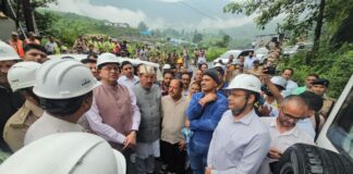 बेहद खराब मौसम के बीच भी पीपलकोटी पहुंचे मुख्यमंत्री धामी