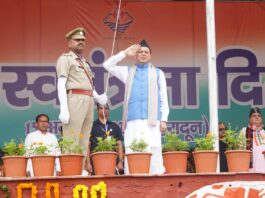 स्वतंत्रता दिवस पर मुख्यमंत्री पुष्कर धामी ने परेड ग्राउंड में किया ध्वजारोहण