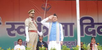 स्वतंत्रता दिवस पर मुख्यमंत्री पुष्कर धामी ने परेड ग्राउंड में किया ध्वजारोहण