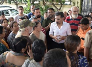 सीमाद्वार में जलभराव पर डीएम सख्त, नगर निगम को 24 घंटे में सफाई और डिवाटरिंग के निर्देश