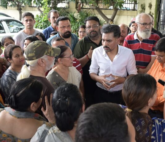 सीमाद्वार में जलभराव पर डीएम सख्त, नगर निगम को 24 घंटे में सफाई और डिवाटरिंग के निर्देश