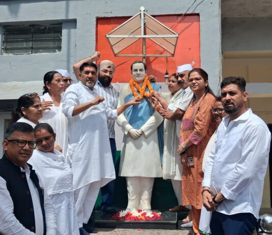 राजीव गांधी जी की जयंती पर डॉ. जसविंदर सिंह गोगी ने किया नमन