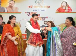 मुख्यमंत्री को प्रदेशभर से आई बहनों ने बांधा रक्षा सूत्र मुख्यमंत्री ने बहनों का जताया आभार, रक्षा बन्धन की दी शुभकामनाएं