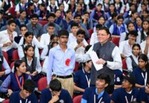 सीएम धामी ने विद्यार्थियों से किया सीधा संवाद, कहा – युवा ही देश और प्रदेश के भविष्य के निर्माता