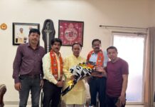 जनपद पौड़ी के दो वरिष्ठ प्रशासनिक अधिकारियों ने सेवानिवृत्ति के बाद थामा भाजपा का दामन