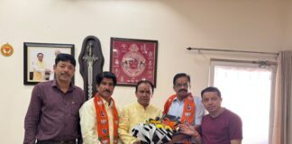 जनपद पौड़ी के दो वरिष्ठ प्रशासनिक अधिकारियों ने सेवानिवृत्ति के बाद थामा भाजपा का दामन