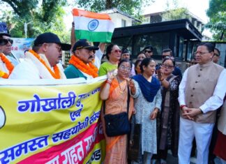 मुख्यमंत्री ने नेपाल आपदा राहत सहायता दल को हरी झंडी दिखाकर किया रवाना