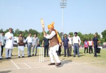 नमो क्रिकेट लीग में मुख्यमंत्री धामी ने खिलाड़ियों के साथ खेला क्रिकेट, बढ़ाया युवा खिलाड़ियों का उत्साह