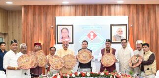 सीमांत क्षेत्रों तक सरकार, विकास को नई रफ्तार भारत-नेपाल अंतरराष्ट्रीय सीमा से सटे बनबसा में धामी कैबिनेट की बैठक, शासन को सीमांत क्षेत्रों तक ले जाने की नई पहल