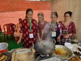 सरस फूड फेस्टिवल में बिखरी उत्तरकाशी की पहाड़ी खुशबू, मोरी की सेब चटनी बनी आकर्षण का केंद्र