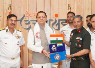 माउंट मुकुट ईस्ट का ऐतिहासिक आरोहण कर लौटे भारतीय तटरक्षक बल एवं एचएमआई के संयुक्त अभियान दल का मुख्यमंत्री ने किया फ्लैग-इन