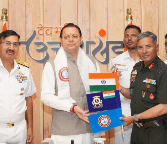 माउंट मुकुट ईस्ट का ऐतिहासिक आरोहण कर लौटे भारतीय तटरक्षक बल एवं एचएमआई के संयुक्त अभियान दल का मुख्यमंत्री ने किया फ्लैग-इन