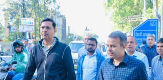 मुख्यमंत्री के निर्देशों पर सड़क सुधार कार्यों की पड़ताल करने तड़के मैदान में उतरे सचिव लोक निर्माण विभाग पंकज कुमार पांडेय