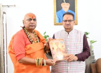 कुंभ-2027 के लिए एनवायरमेंट बाबा ने कैबिनेट मंत्री गणेश जोशी को दिया आमंत्रण